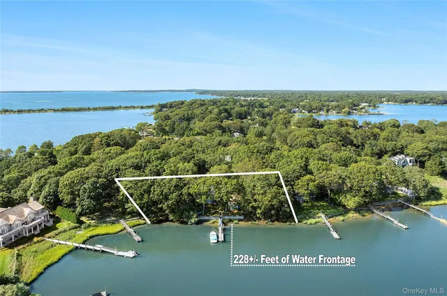 a view of a tennis court