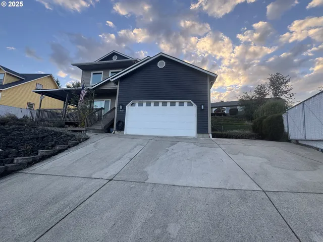 $395,000 | 135 Southwest Quincetree Court, Roseburg, OR 97471