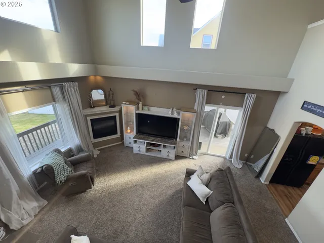 $395,000 | 135 Southwest Quincetree Court, Roseburg, OR 97471