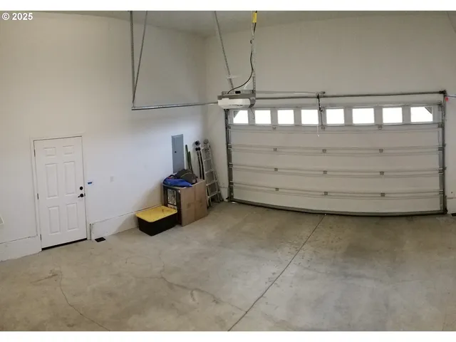 $395,000 | 135 Southwest Quincetree Court, Roseburg, OR 97471