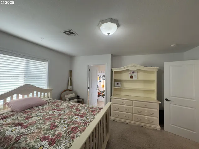 $395,000 | 135 Southwest Quincetree Court, Roseburg, OR 97471