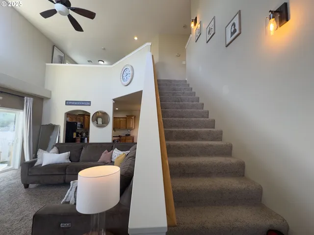 $395,000 | 135 Southwest Quincetree Court, Roseburg, OR 97471