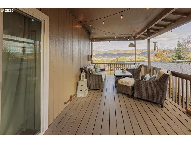 $395,000 | 135 Southwest Quincetree Court, Roseburg, OR 97471