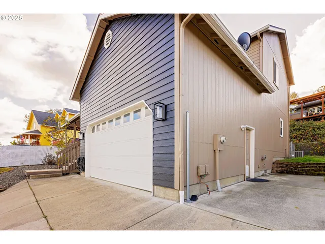 $395,000 | 135 Southwest Quincetree Court, Roseburg, OR 97471