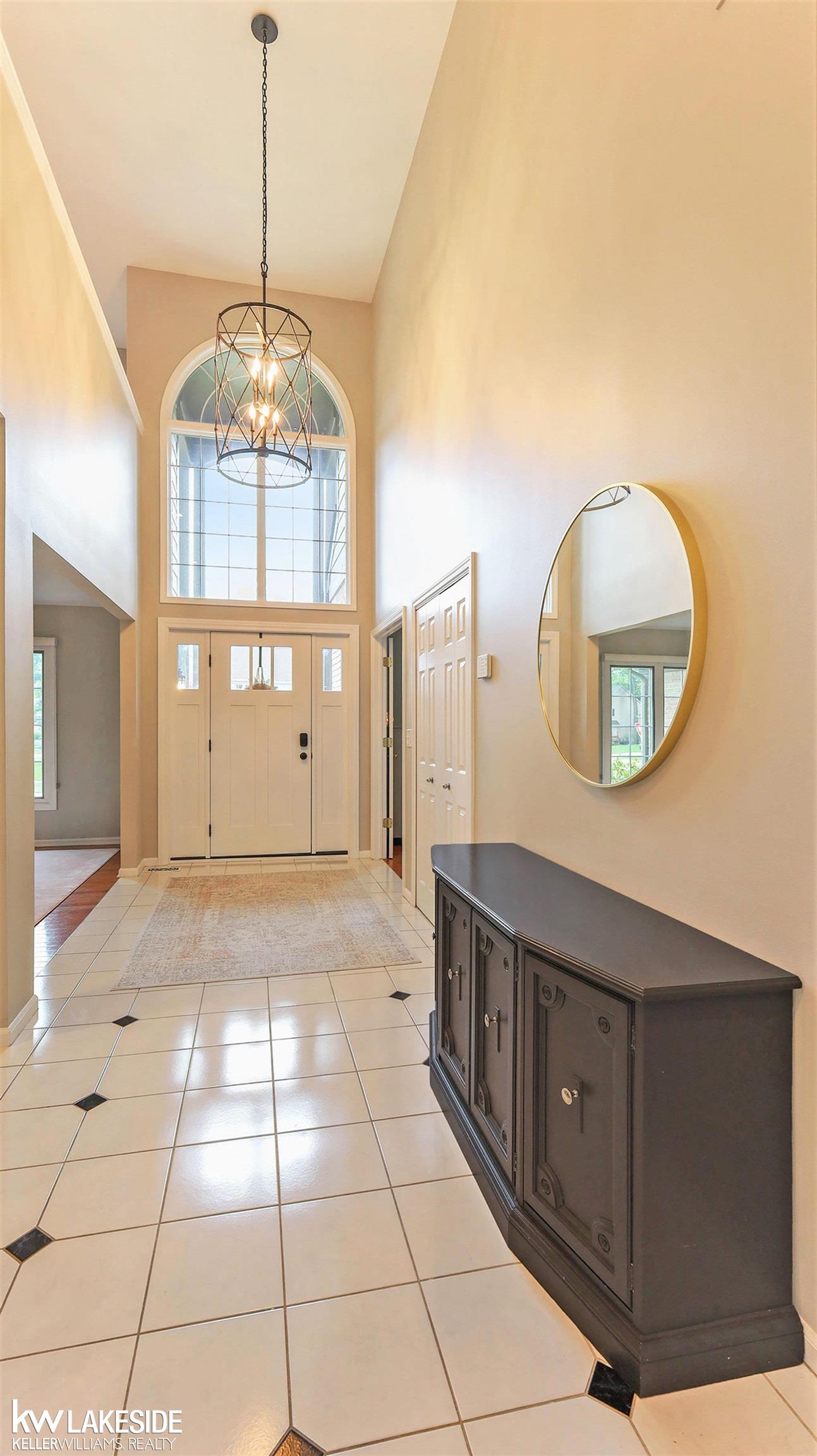 2694 Forest View Court Rochester Hills, MI 48307 - Photo 4 of 47