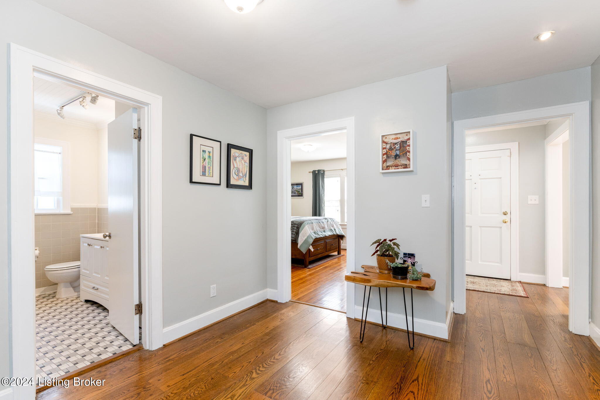 202 Ring Road Louisville, KY 40207 - Photo 23 of 61 Huge center foyer