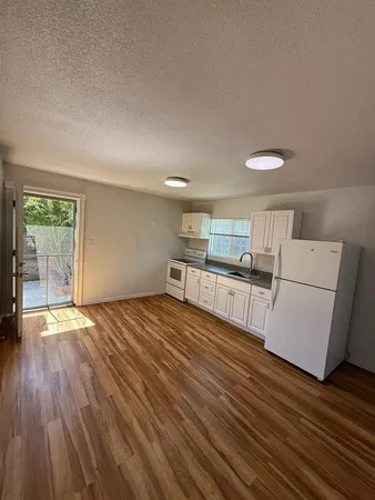$2,000 | 434 Hibiscus Court, Unit B, East Palo Alto, CA 94303