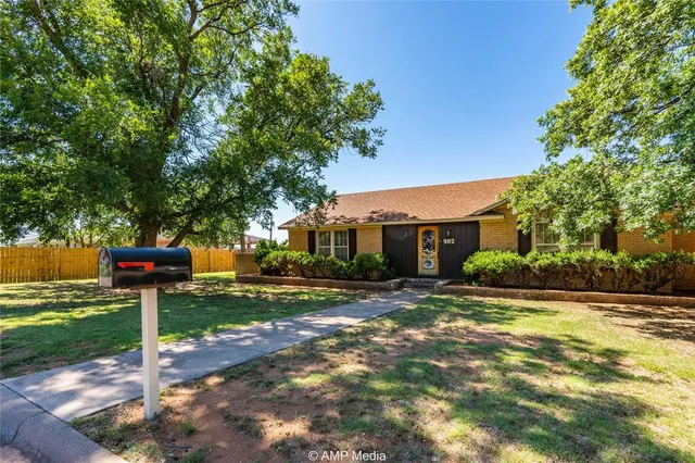 $259,000 | 902 East Burnside Street, Rotan, TX 79546