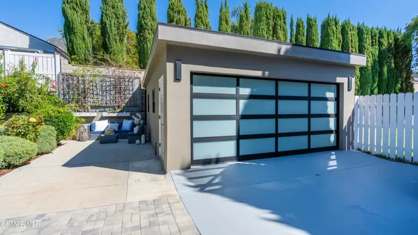 a flower garden is sitting in front of a house
