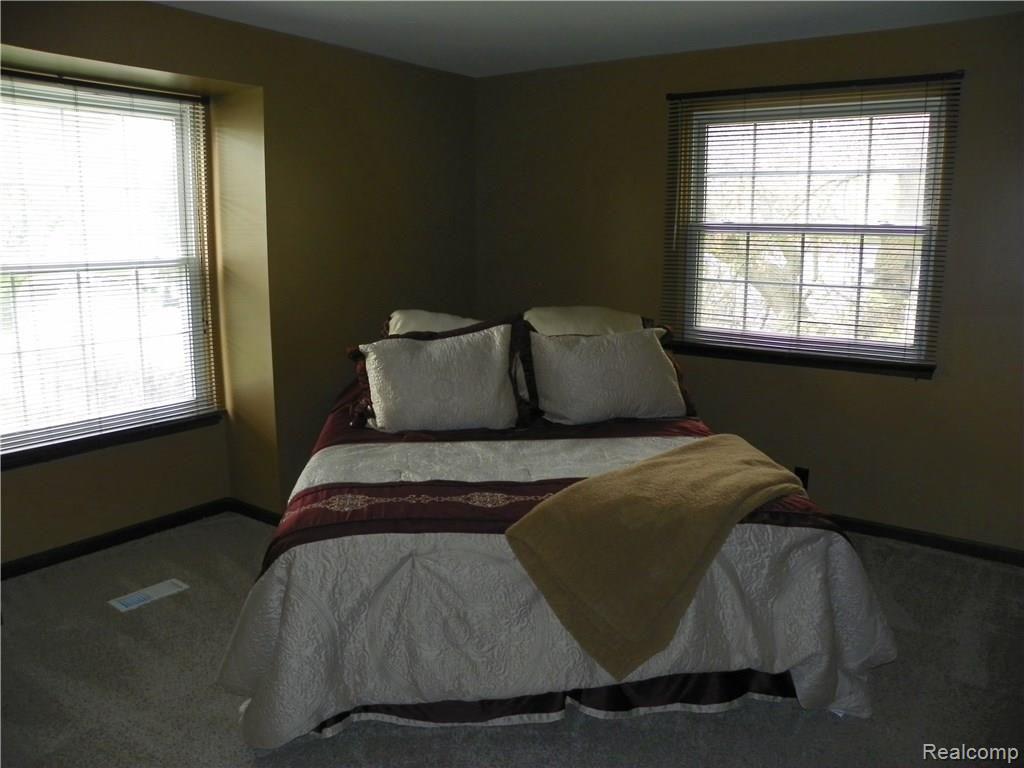 3653 Minton Road Lake Orion, MI 48359 - Photo 15 of 23 100_0817.JPG