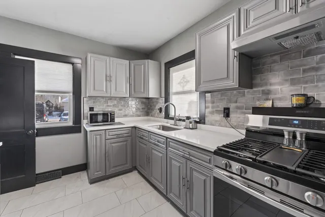 $210,000 | 819 North Ash Street, Waukegan, IL 60085