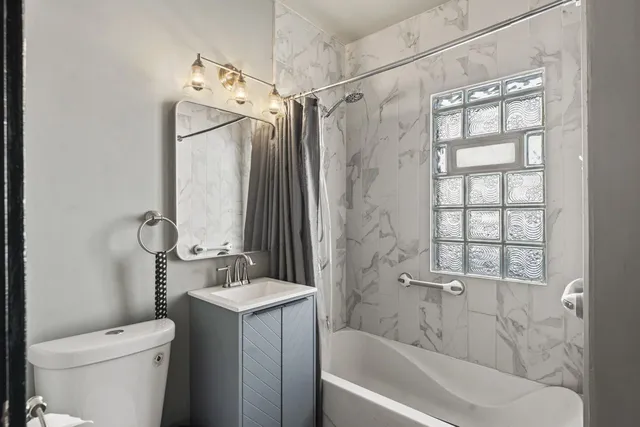 $210,000 | 819 North Ash Street, Waukegan, IL 60085