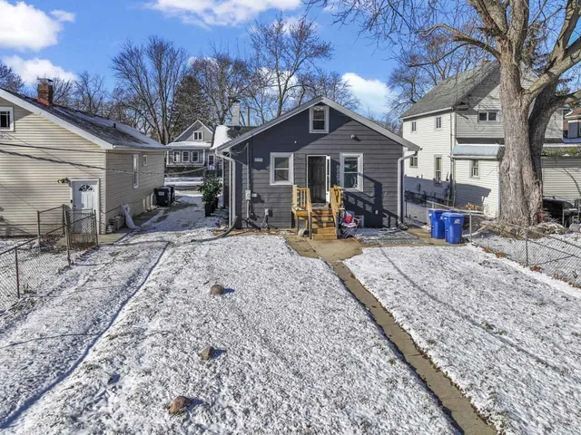 $210,000 | 819 North Ash Street, Waukegan, IL 60085