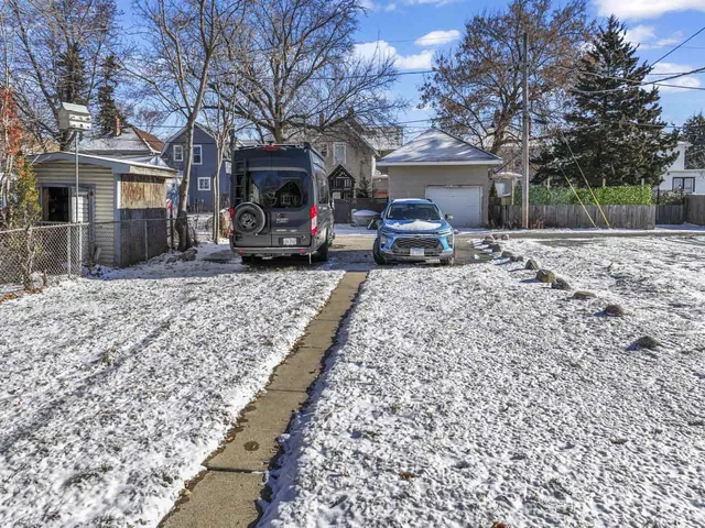 $210,000 | 819 North Ash Street, Waukegan, IL 60085