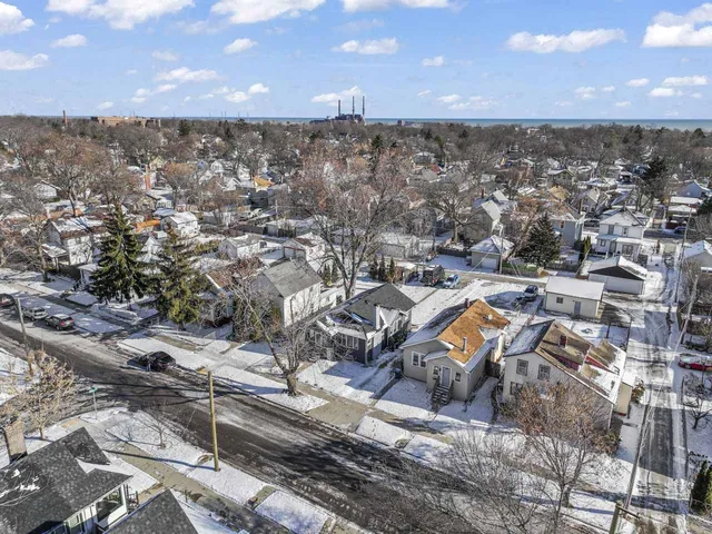 $210,000 | 819 North Ash Street, Waukegan, IL 60085