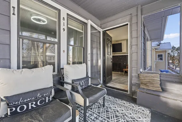 $210,000 | 819 North Ash Street, Waukegan, IL 60085