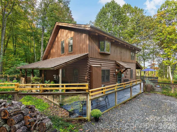 $650,000 | 104 Carriage Drive, Fairview, NC 28730