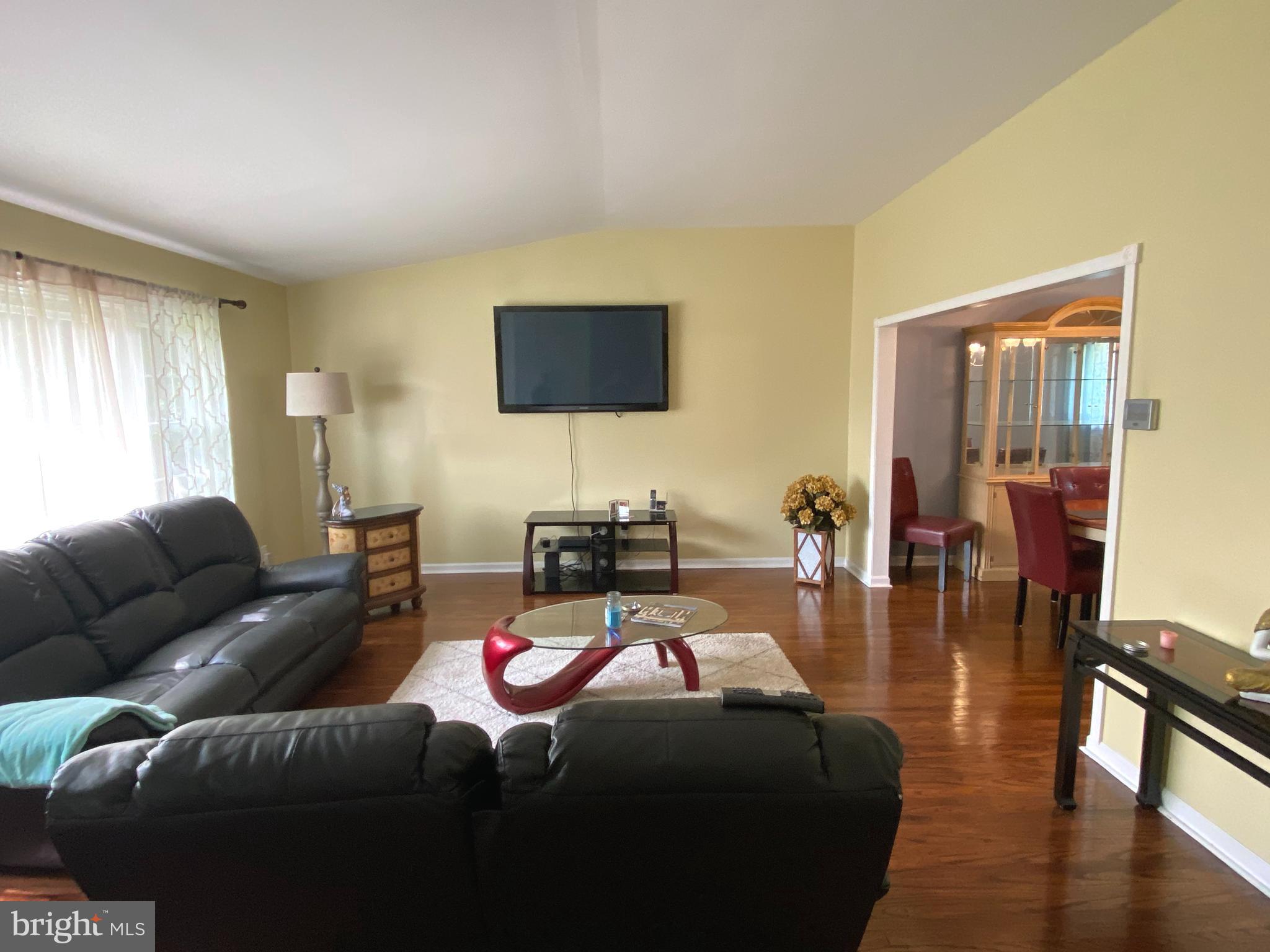 686 Cedarbrook Road Southampton, PA 18966 - Photo 7 of 34 HUGE FORMAL LIVING ROOM