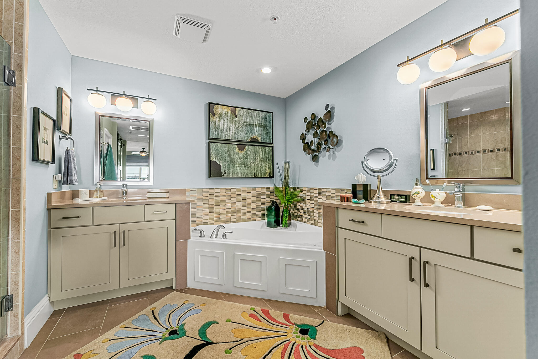 29 Riverside Drive, Unit 403 Cocoa, FL 32922 - Photo 16 of 33 Master Bathroom