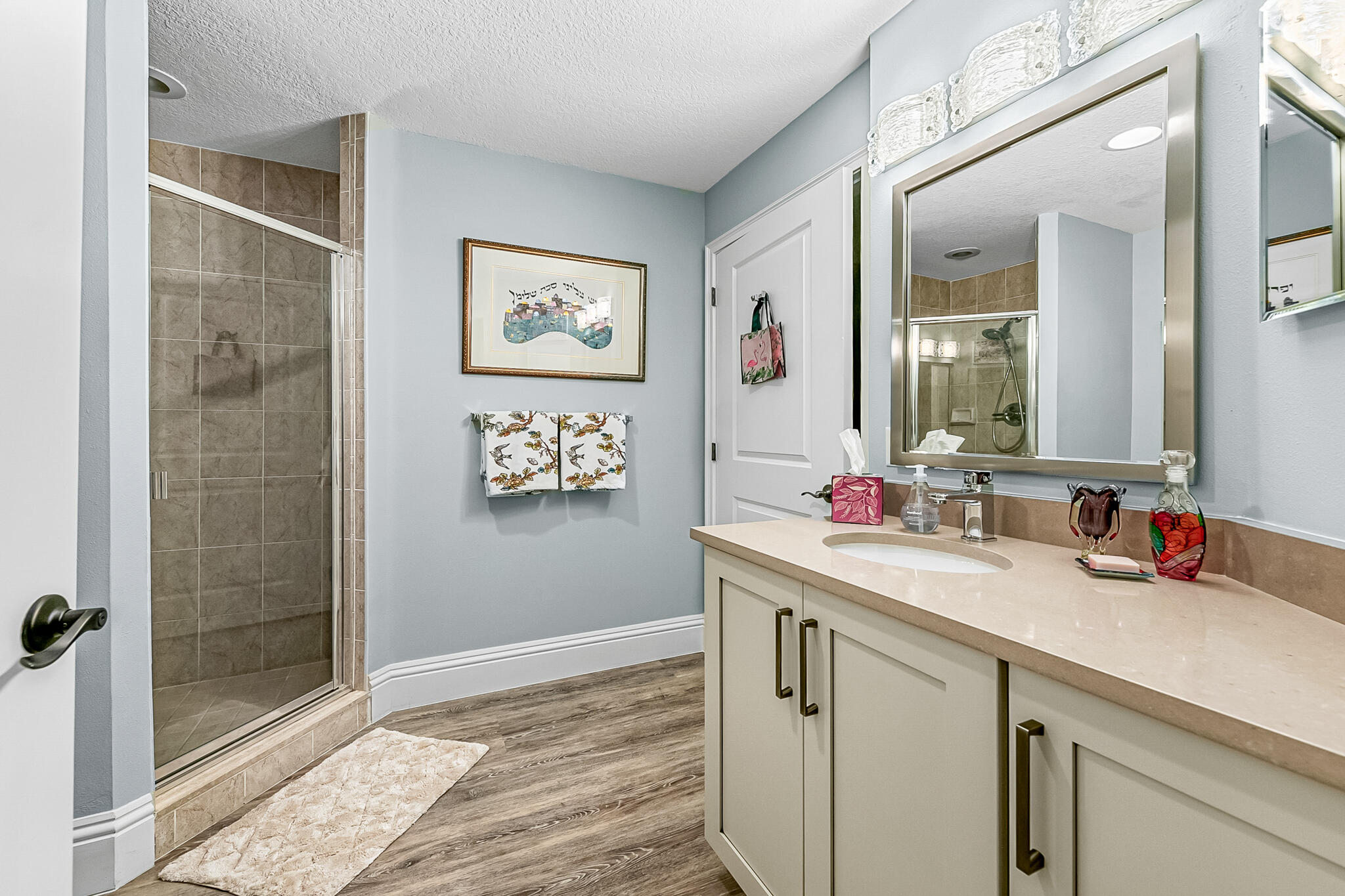 29 Riverside Drive, Unit 403 Cocoa, FL 32922 - Photo 18 of 33 Guest Bathroom