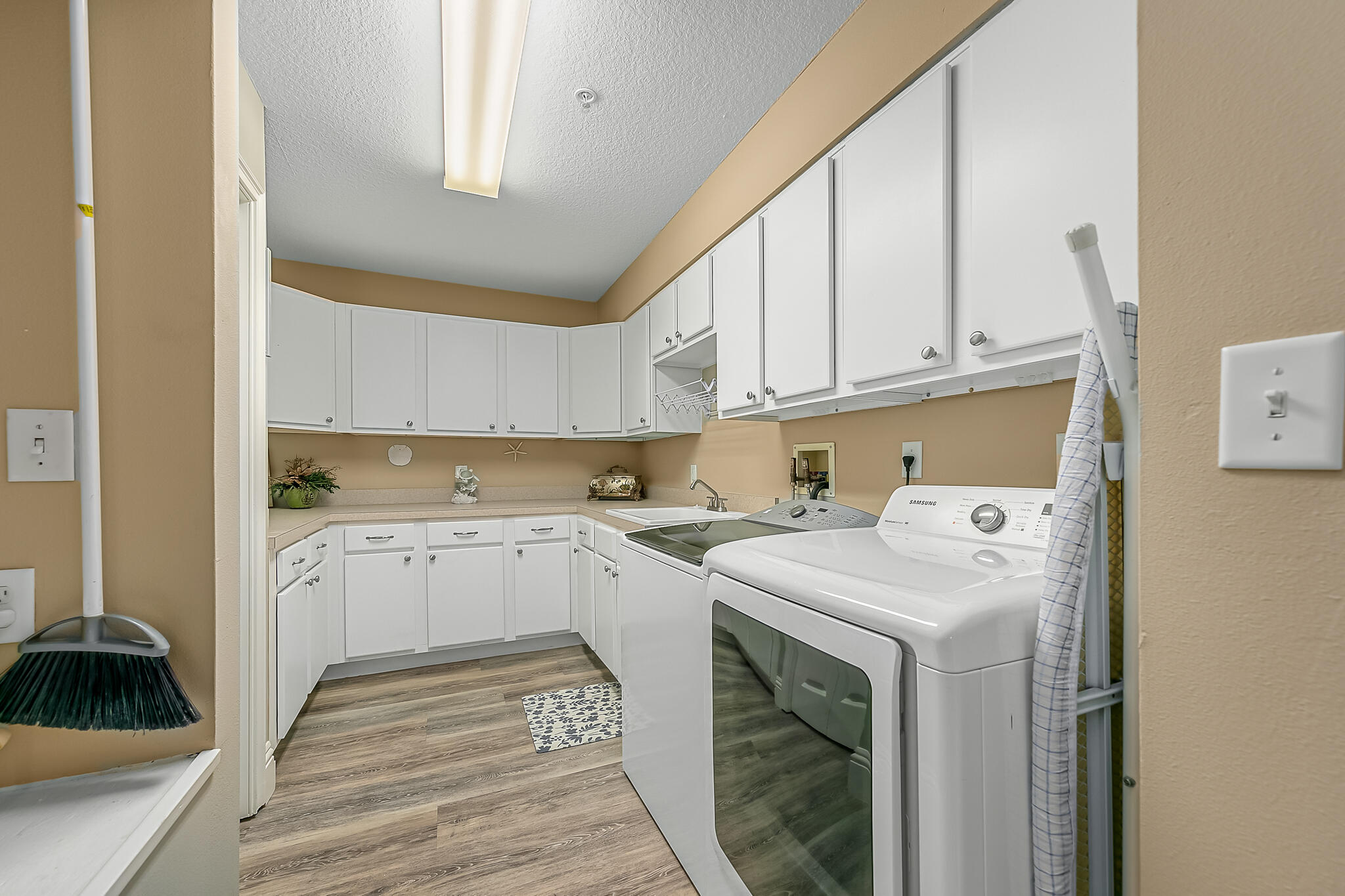29 Riverside Drive, Unit 403 Cocoa, FL 32922 - Photo 21 of 33 Laundry Room