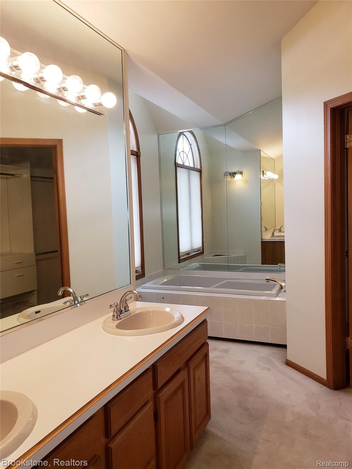 1485 Kings Pointe Road Grand Blanc, MI 48439 - Photo 27 of 38 20210110_200538.jpg