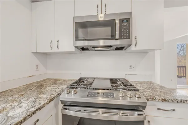 $425,000 | 7513 Hickory Hill Drive, West Bloomfield, MI 48322