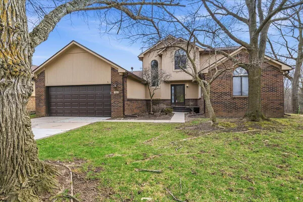 $425,000 | 7513 Hickory Hill Drive, West Bloomfield, MI 48322