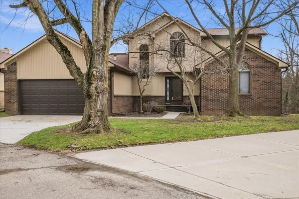 $425,000 | 7513 Hickory Hill Drive, West Bloomfield, MI 48322