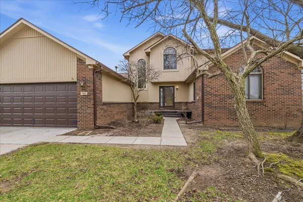 $425,000 | 7513 Hickory Hill Drive, West Bloomfield, MI 48322