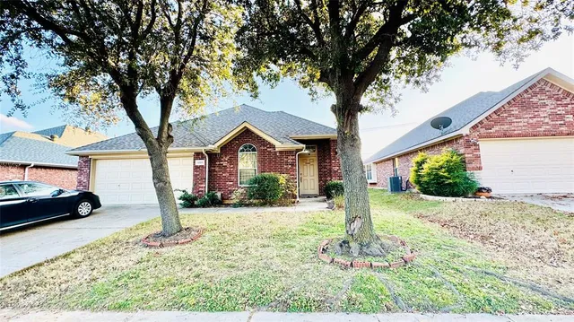 $2,900 | 1205 Oakridge Drive, Euless, TX 76040