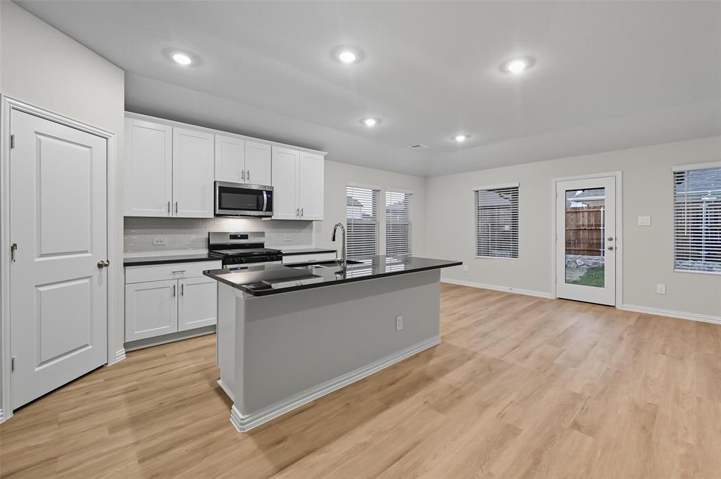 614 River Rdg Drive McKinney, TX 75071 - Photo 3 of 16