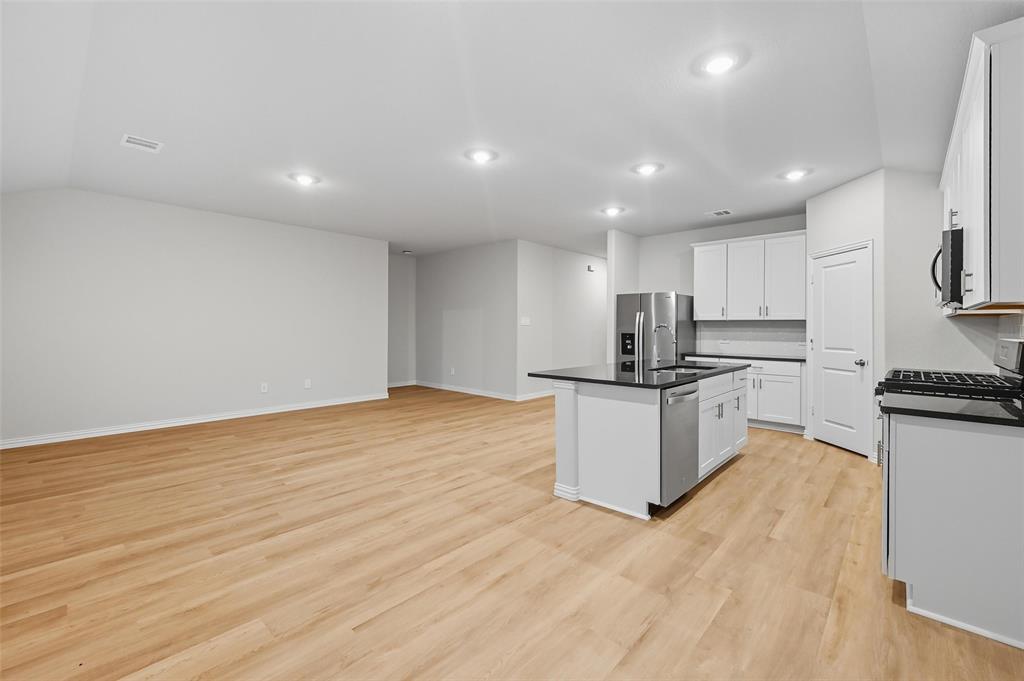 614 River Rdg Drive McKinney, TX 75071 - Photo 4 of 16