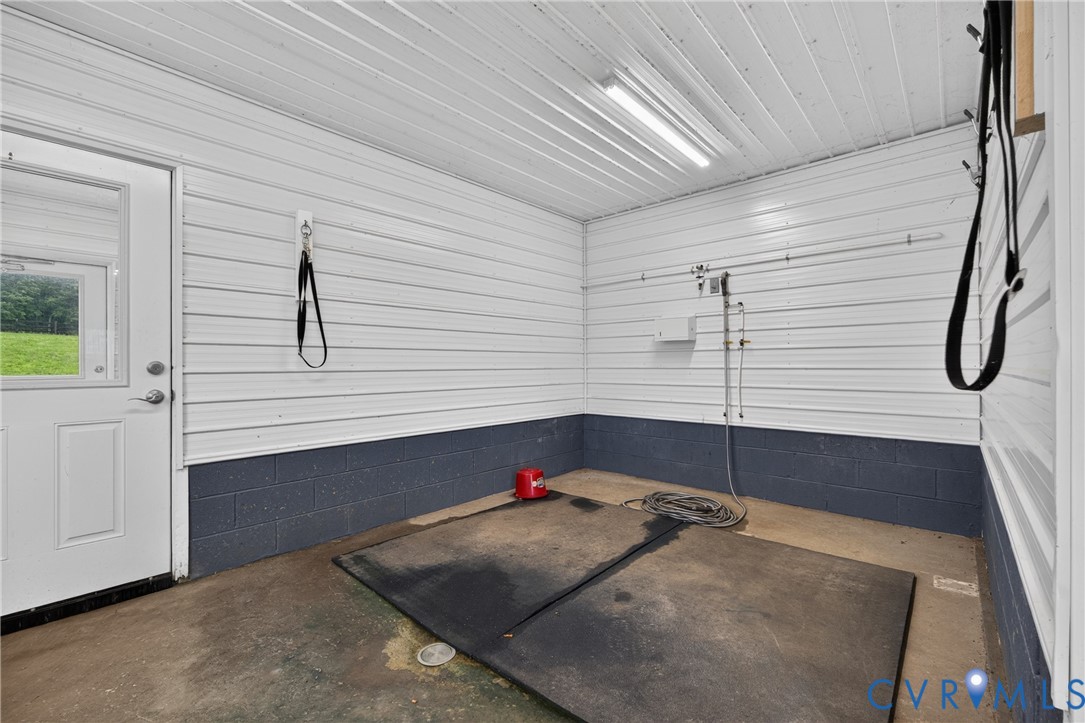 1292 Mohawk Road Long Island, VA 24569 - Photo 80 of 95 wash stall hot cold wat