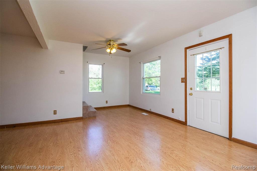 29541 King Road Romulus, MI 48174 - Photo 4 of 43
