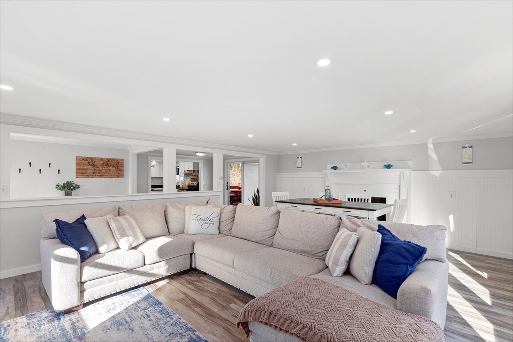 61 Bettys Pond Road Centerville, MA 02632 - Photo 4 of 29 Gallery Image 4