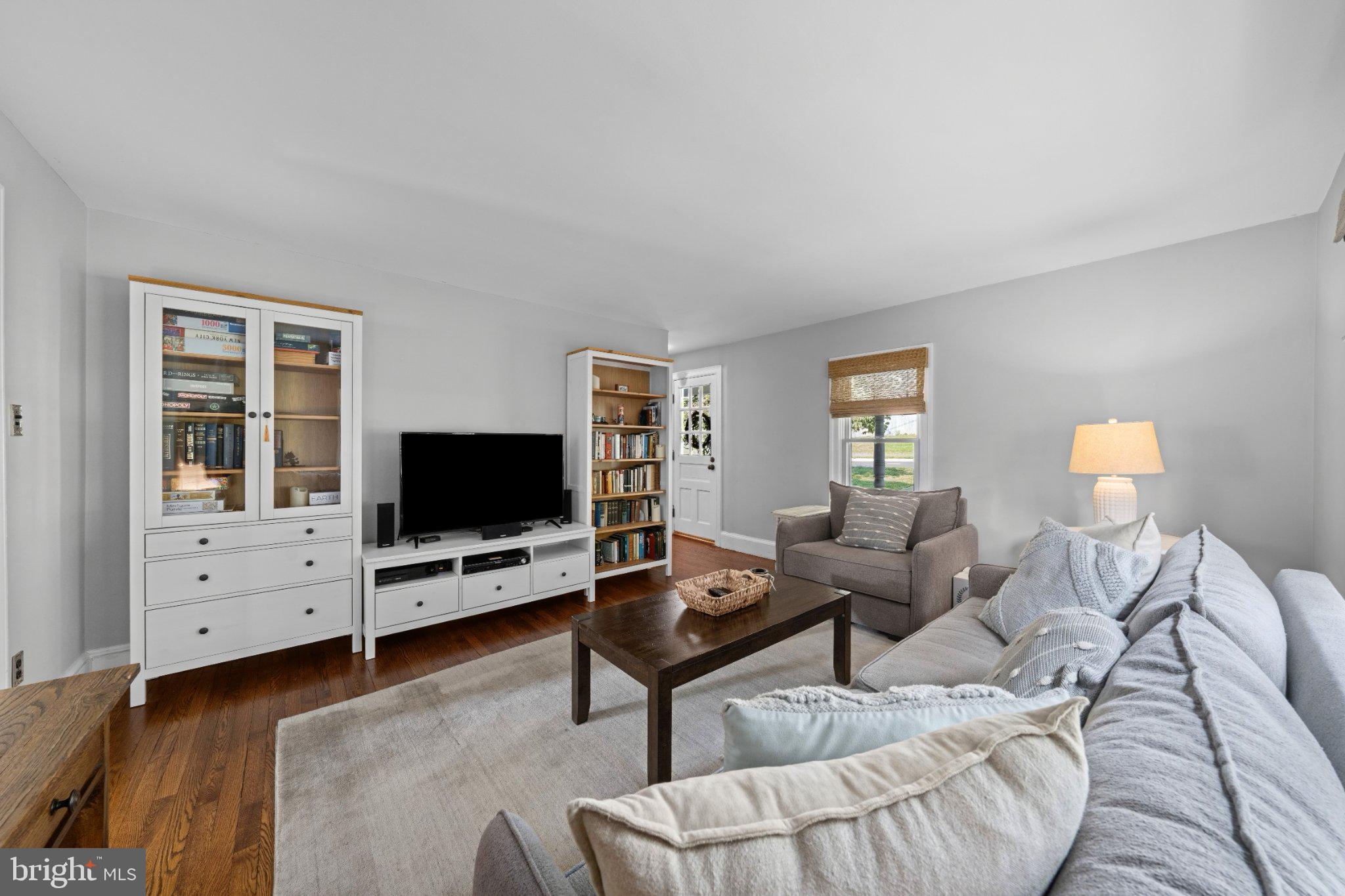 703 Dranesville Road Herndon, VA 20170 - Photo 8 of 35 Bright and inviting living space.