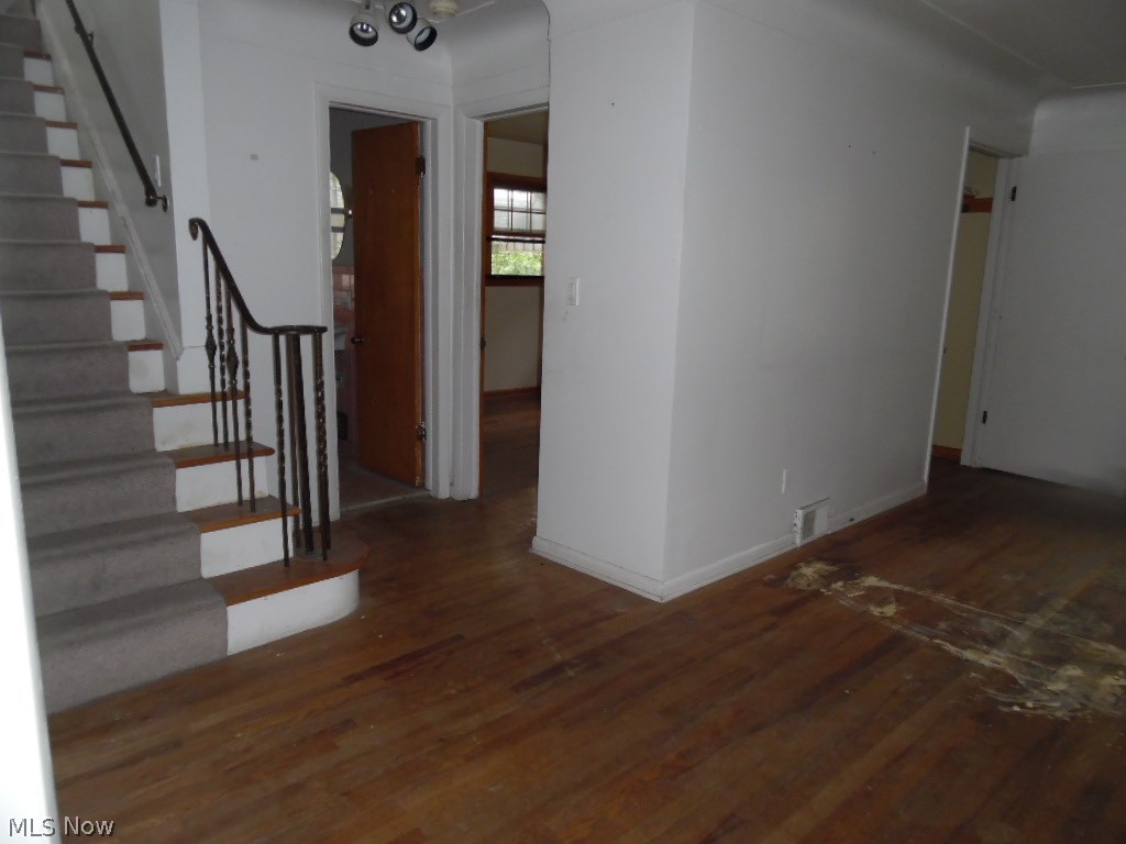 848 Whitcomb Road Cleveland, OH 44110 - Photo 5 of 12