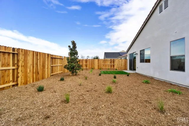 a view of a house with a backyard space