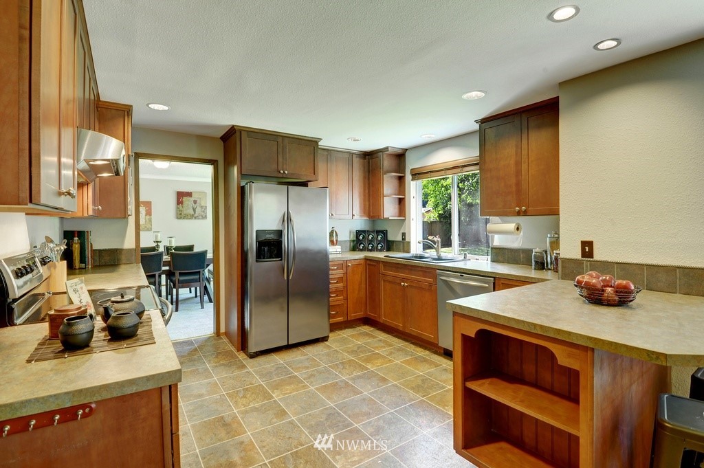 14131 149th Place Southeast Renton, WA 98059 - Photo 6 of 17 Gallery Image 6