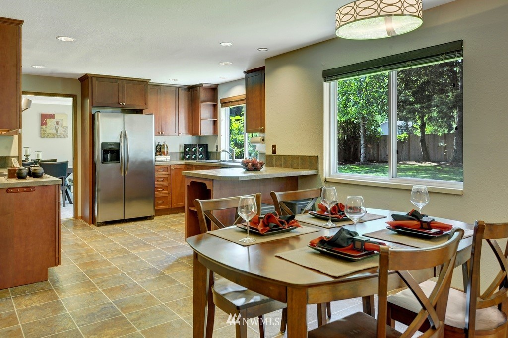 14131 149th Place Southeast Renton, WA 98059 - Photo 7 of 17 Gallery Image 7