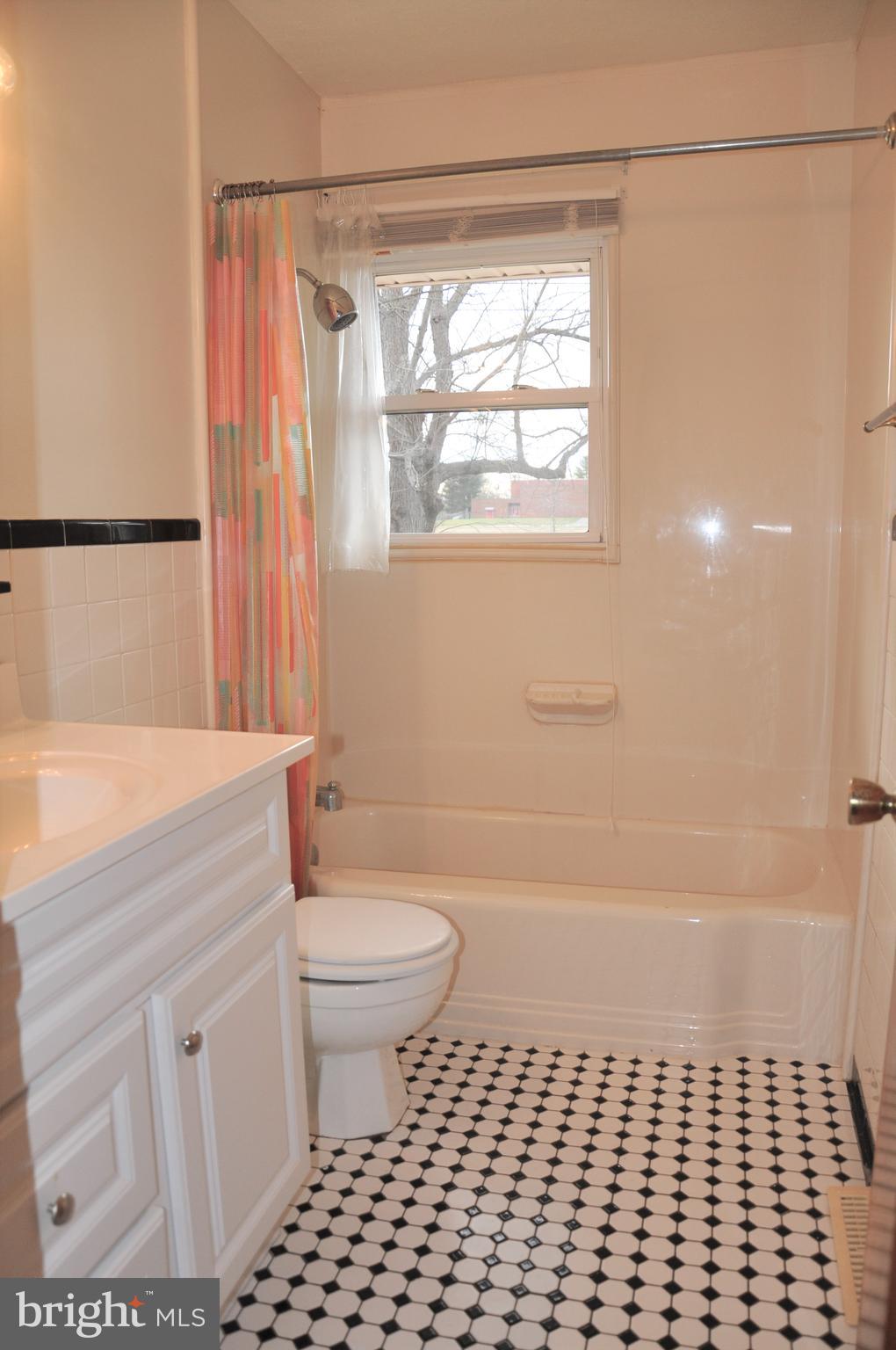 4 Rolling Road Chestertown, MD 21620 - Photo 7 of 22 Main Level Full Bathroom