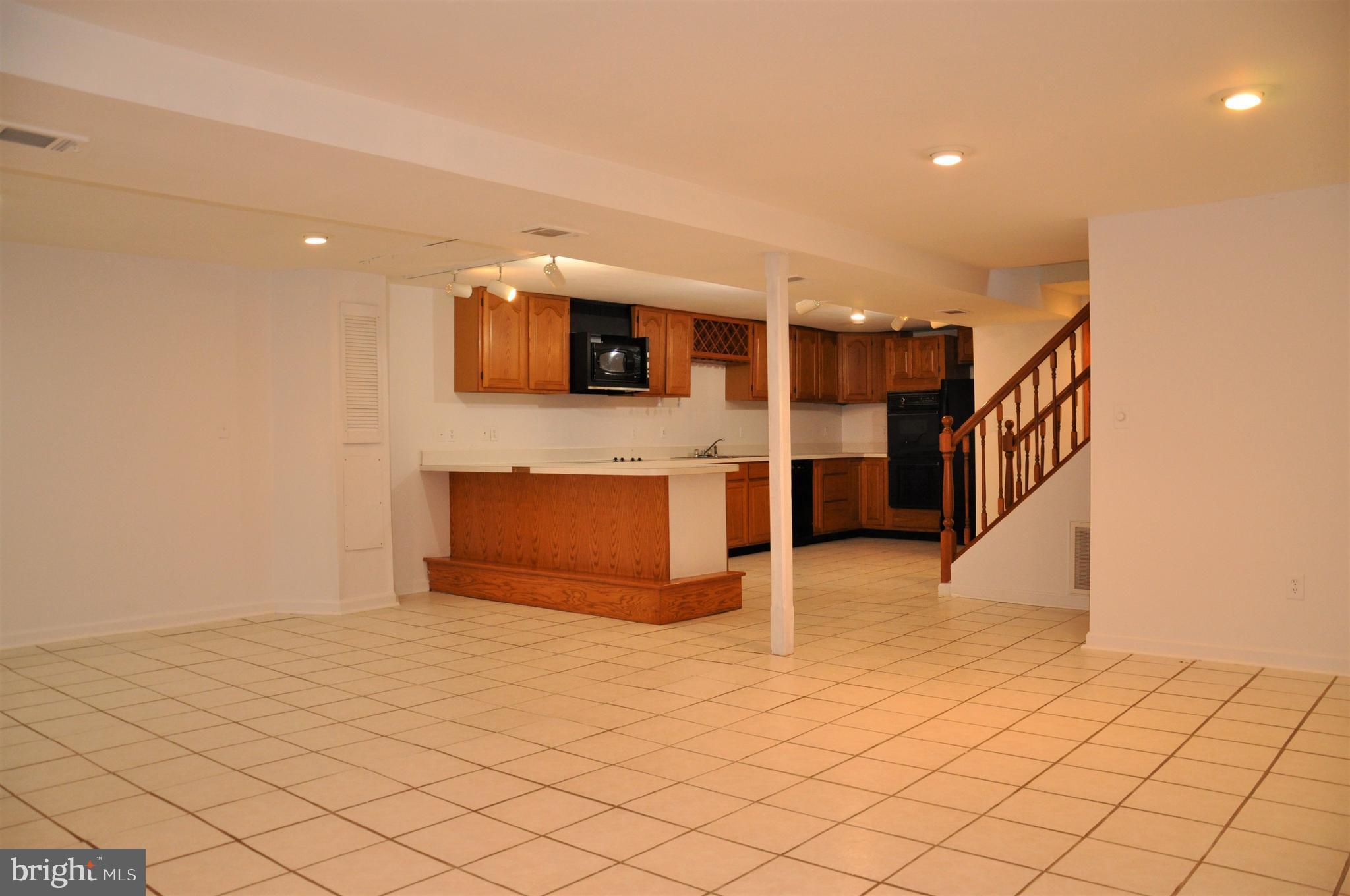 4 Rolling Road Chestertown, MD 21620 - Photo 10 of 22 Kitchen and Family Room Combo
