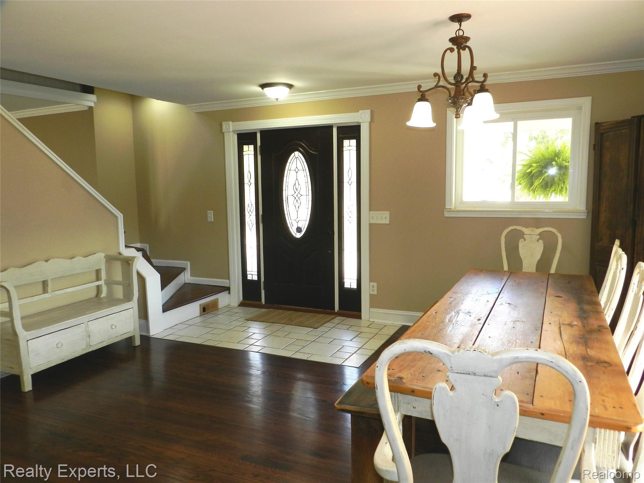 3020 East Maple Road Milford, MI 48381 - Photo 8 of 72 8 Front Entry.JPG
