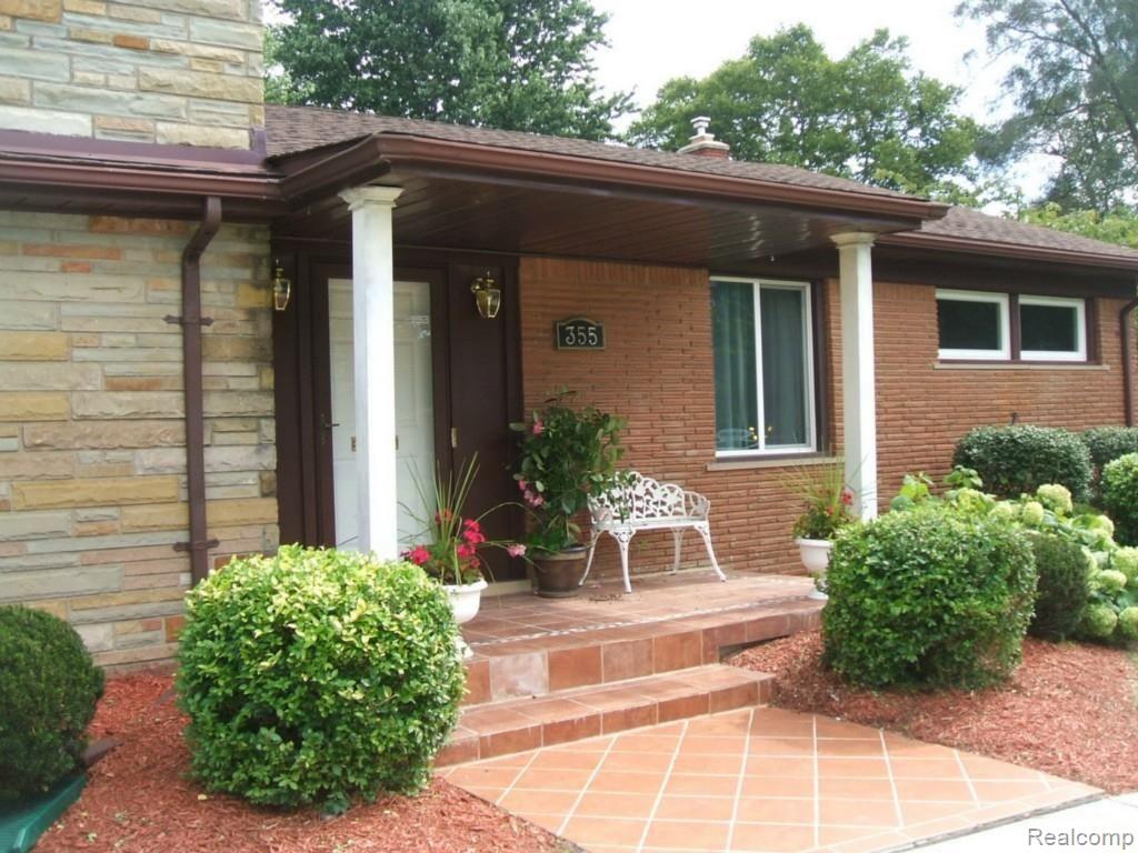 355 South Cranbrook Cross Road Bloomfield Hills, MI 48301 - Photo 2 of 25 Welcome!