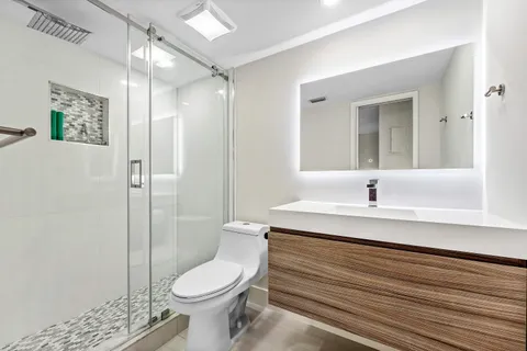 $4,000 | 1160 Hillsboro Mile, Unit 607, Pompano Beach, FL 33064