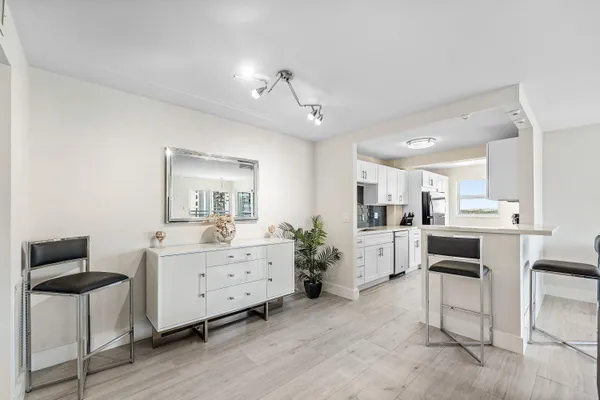 $4,000 | 1160 Hillsboro Mile, Unit 607, Hillsboro Beach, FL 33062