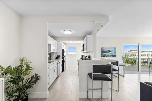 $4,000 | 1160 Hillsboro Mile, Unit 607, Hillsboro Beach, FL 33062