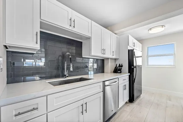 $4,000 | 1160 Hillsboro Mile, Unit 607, Hillsboro Beach, FL 33062