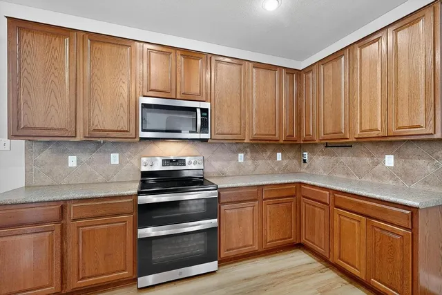 $264,900 | 221 Sunnyside Drive, Kyle, TX 78640